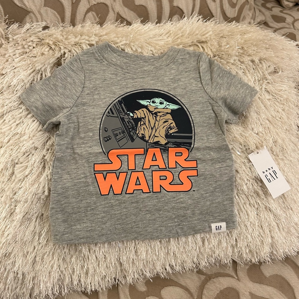 Baby Gap :Infant T shirt boy or girl size 0-3 months.